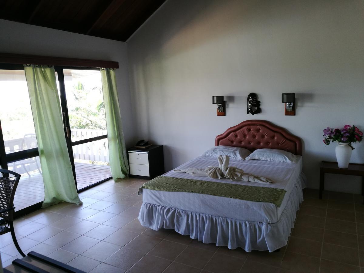 Honiara Hotel Екстериор снимка
