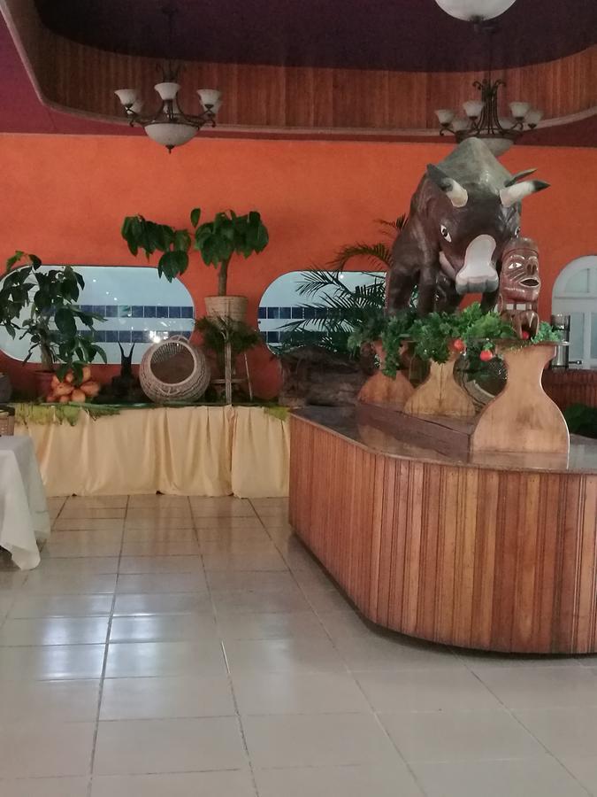 Honiara Hotel Екстериор снимка