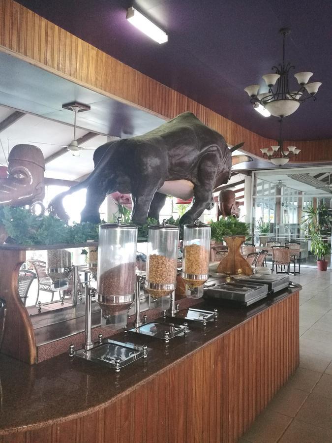 Honiara Hotel Екстериор снимка