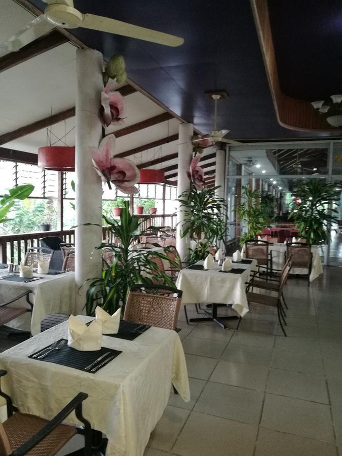 Honiara Hotel Екстериор снимка